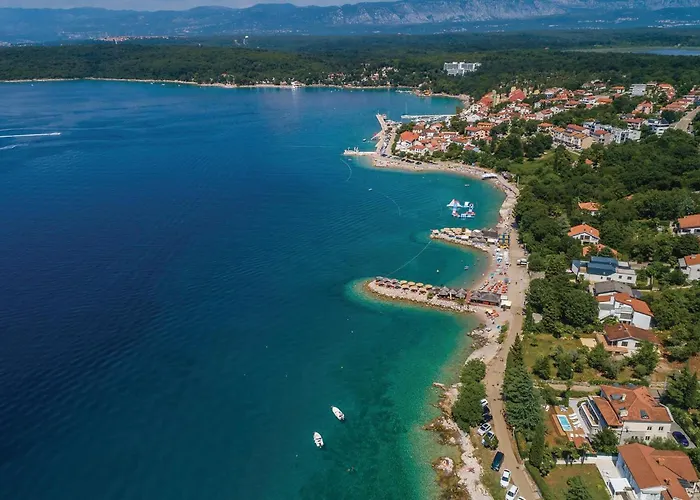 1 Bedroom Lovely In Appartamento Njivice