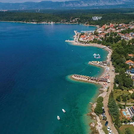 1 Bedroom Awesome In Apartment Njivice