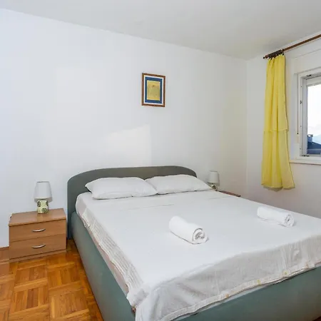 1 Bedroom Lovely In Appartement Njivice